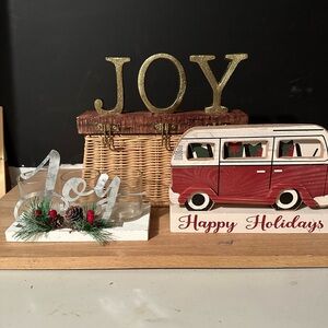 Assorted bundle of Christmas decor, items all in EUC